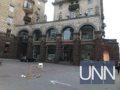 Частина магазинів у центрі Києва залишилась без світла