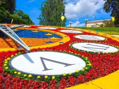 Квітковий годинник на Майдані планують демонтувати