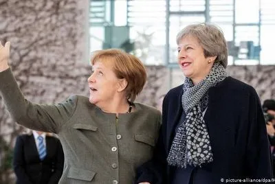 Тереза Мей та Анґела Меркель обговорили відтермінування Brexit
