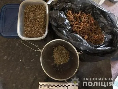 Мужчина хранил дома наркотики и патроны к автомату Калашникова