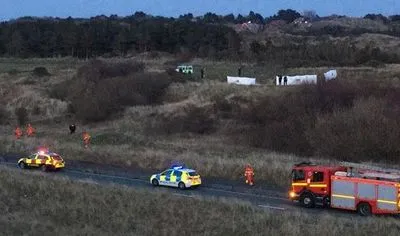 Одна людина загинула в результаті падіння надлегкого літака на поле для гольфу в Британії