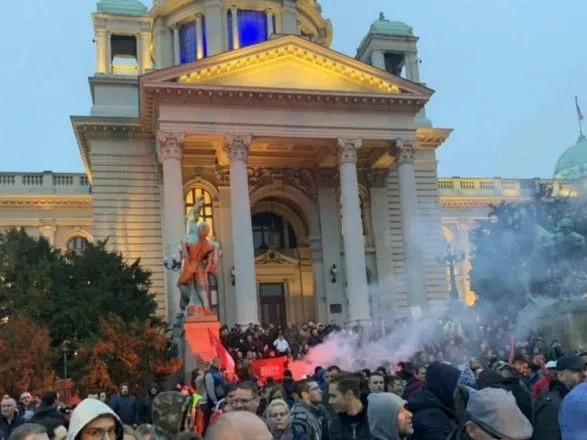 Біля будівлі парламенту в Белграді завершилася акція протесту супротивників Вучича