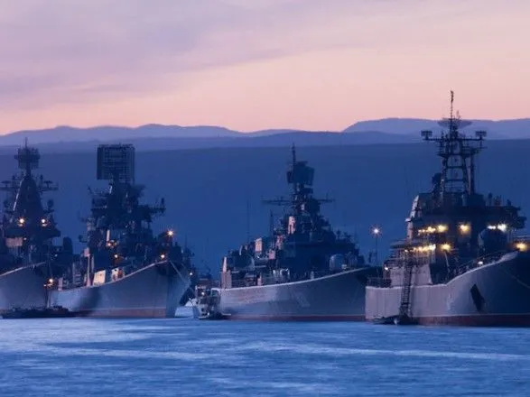 Россия провела учения по переброске морем бронетранспортеров