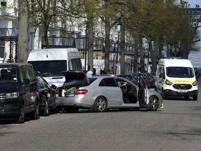 Мужчину, который протаранил машину посла Украины в Лондоне, признали больным