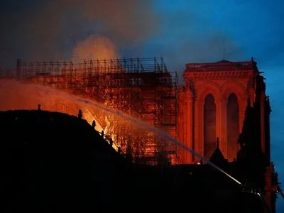 Вогонь не пошкодив терновий вінок Христа у соборі Паризької Богоматері та інші реліквії