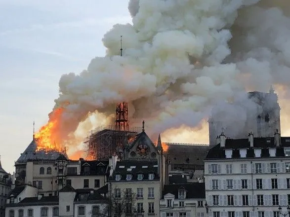 Трамп отреагировал на масштабный пожар в соборе Парижской Богоматери