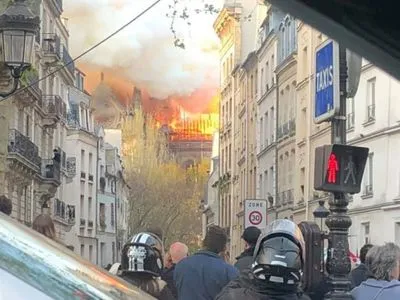 У Франції горить собор Паризької Богоматері