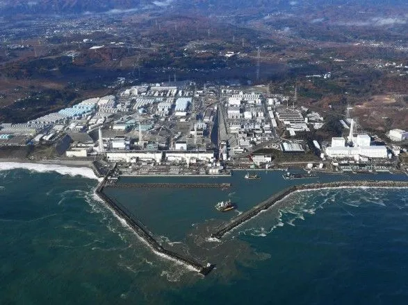 У Японії почали витягати паливні стрижні з третього реактора АЕС "Фукусіма-1"
