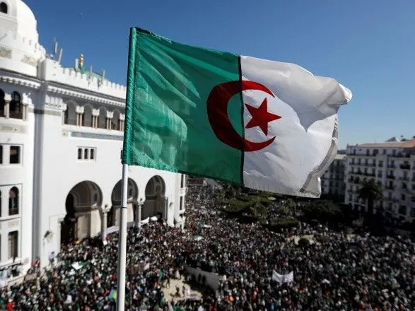 В Алжире прошли массовые студенческие демонстрации за полную смену политической системы