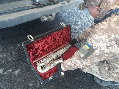 На пункте пропуска на Донбассе обнаружили саксофон стоимостью более полумиллиона гривен