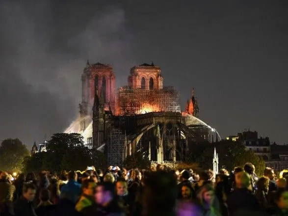Пожар в соборе Парижской Богоматери - локализован