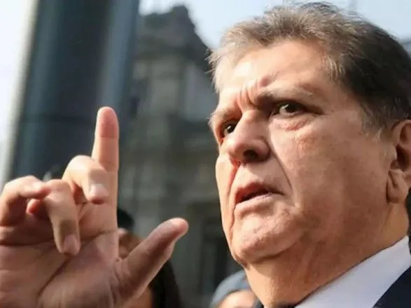 Экс-президент Перу скончался в больнице после попытки самоубийства