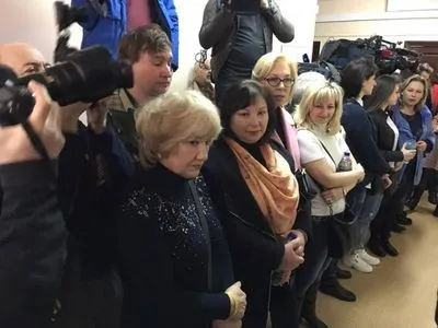 Пленных украинских моряков в московском суде встретили аплодисментами