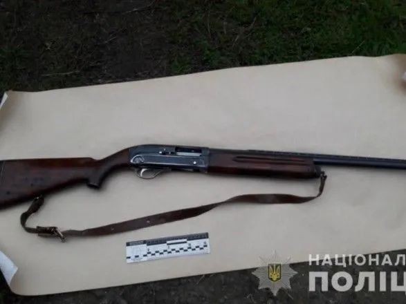 На Харківщині 63-річний чоловік наклав на себе руки, вистріливши з рушниці у груди