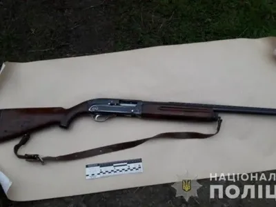 На Харківщині 63-річний чоловік наклав на себе руки, вистріливши з рушниці у груди