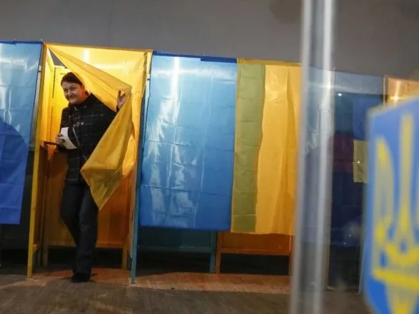 Почти половина украинцев надеется на улучшение в стране после выборов - опрос