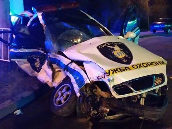 Во Львове в результате ДТП с автомобилем службы охраны погиб человек