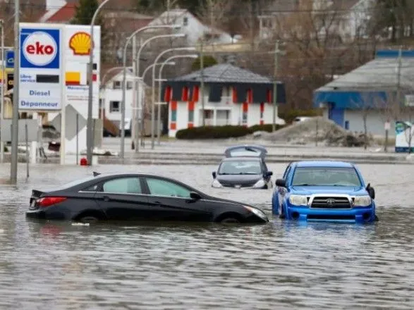 В Канаде из-за наводнения целый город оказался под водой