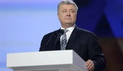 Порошенко пригласил Зеленского продолжить дебаты на НОТУ