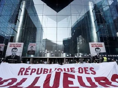 У Парижі екоактивісти заблокували діловий квартал