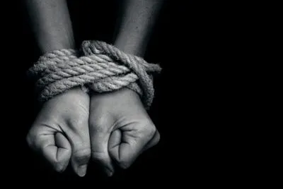На Луганщині засудили жінку, яка намагалася продати дівчат у сексуальне рабство до РФ