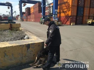 В Одессе из-за "минирования" порта эвакуировали более тысячи человек