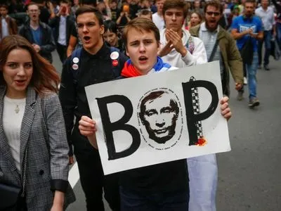 В России фраза "Путин - вор" может попасть под закон об оскорблении власти