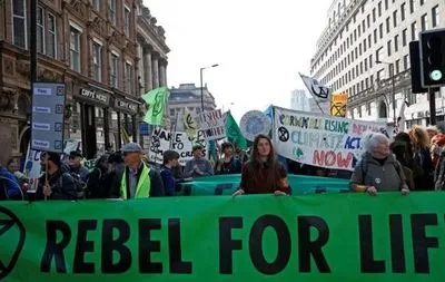 У Лондоні затримали вже понад 750 екологічних активістів