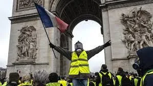 У Парижі під час протесту "жовтих жилетів" затримали понад 120 осіб