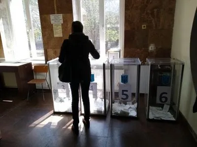 В Черкассах избиратель требовал от комиссии справку, что он проголосовал за Порошенко