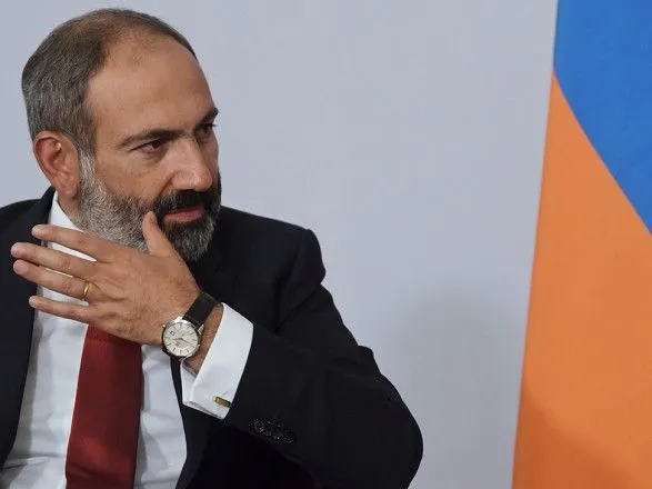 Прем'єр Вірменії привітав Зеленського з перемогою українською мовою