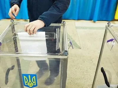В Луганской области член комиссии забросил в урну пачку бюллетеней - ОПОРА