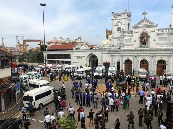 Число погибших при взрывах в Шри-Ланке достигло 190