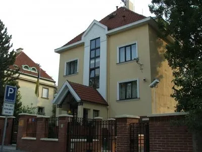 Очередей на избирательном участке в Праге сейчас нет - посольство