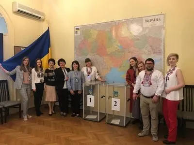 Выборы президента: в Румынии уже проголосовали 20 украинцев