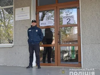 На Житомирщині виборчі дільниці розпочали свою роботу вчасно