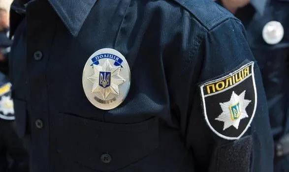 politseyskim-yaki-pobili-ta-pograbuvali-perekhozhogo-zagrozhuye-do-15-rokiv-vyaznitsi