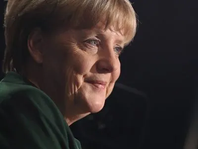 Меркель поздравила Зеленского с победой на выборах
