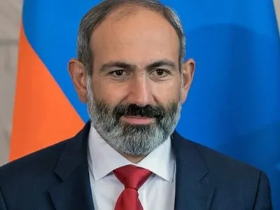 Прем'єр Вірменії привітав Зеленського з перемогою українською мовою