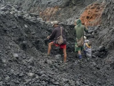 Более 50 человек считаются погибшими в результате обвала на шахте в Мьянме