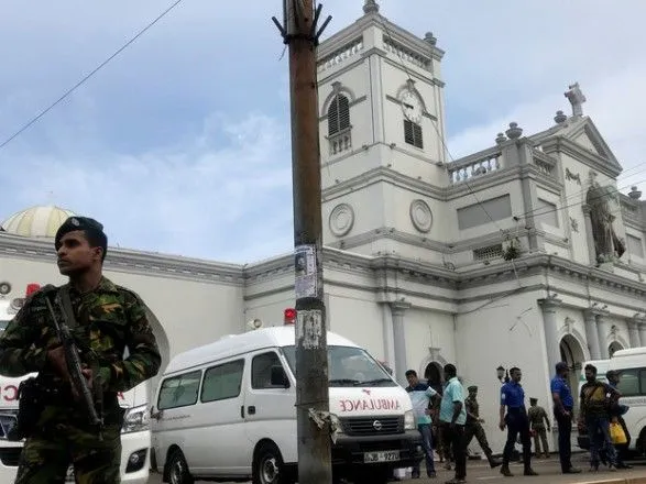 Число жертв взрывов в Шри-Ланке достигло 321 человека