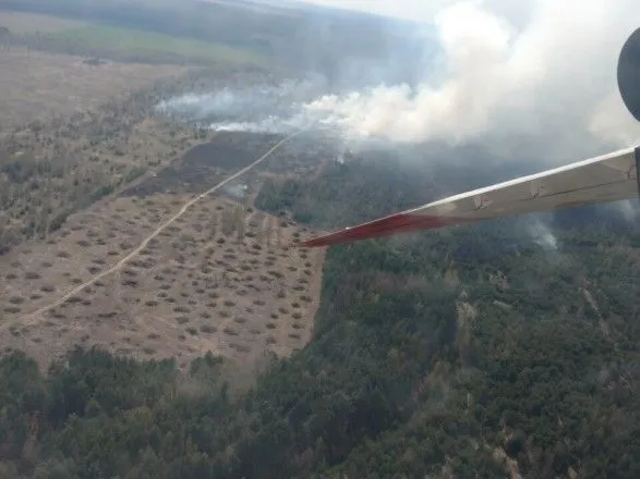 На Чернігівщині за допомогою авіації ліквідовано пожежу на площі 15 га