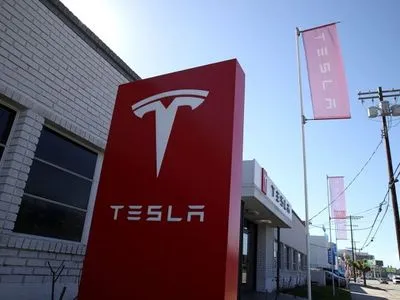 Компания Tesla запланировала запустить в США службу беспилотного такси