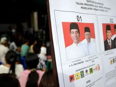 Під час підрахунку голосів на виборах в Індонезії через перевтому померли 54 члени виборчкому