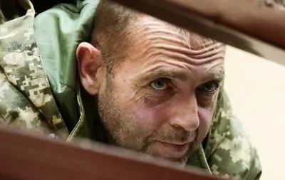 Один из военнопленных украинских моряков отмечает день рождения