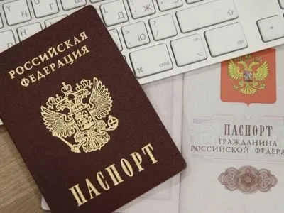 В Зеленского обнародовали позицию относительно выдачи паспортов жителям Донбасса
