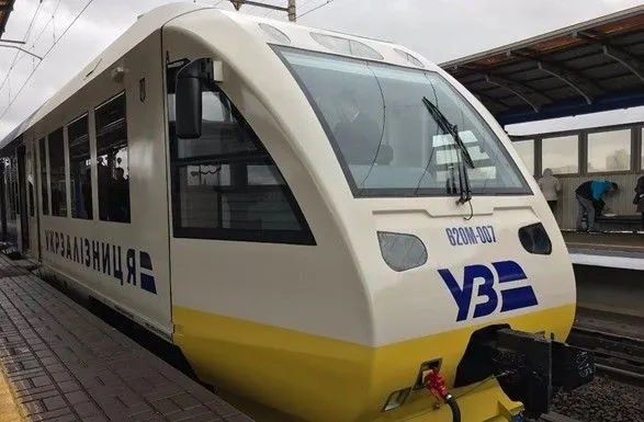 На великодні свята "Укрзалізниця" призначила 24 додаткові поїзди