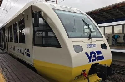 На великодні свята "Укрзалізниця" призначила 24 додаткові поїзди