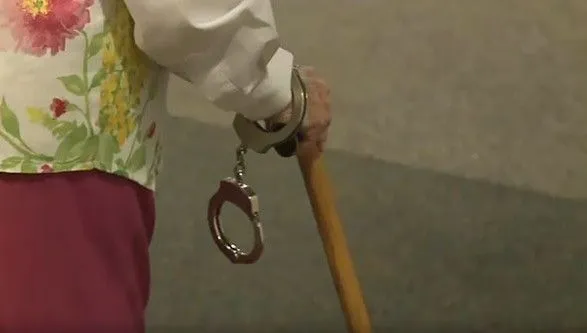 Пожилой женщине грозит 7 лет тюрьмы за надругательство над могилой