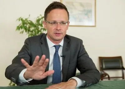 Глава МЗС Угорщини назвав закон про українську мову неприйнятним